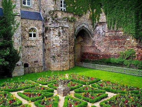 The Knot-Garden of Pierre de Ronsard at Le Mans