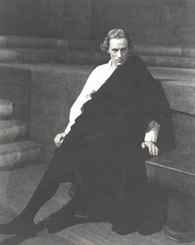 Leslie Howard as Hamlet, New York, 1939